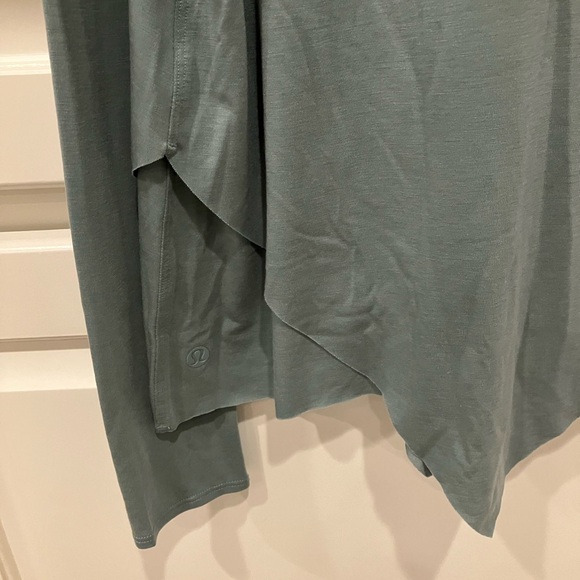 LULULEMON ATHLETIC LONG SLEEVE TEE SIZE SMALL - Picture 5 of 5